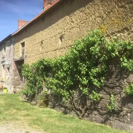 La Petellerie, Avec Piscine Pour Un Sejour Detente Moyon