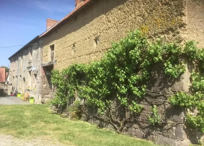 La Petellerie, Avec Piscine Pour Un Sejour Detente Moyon
