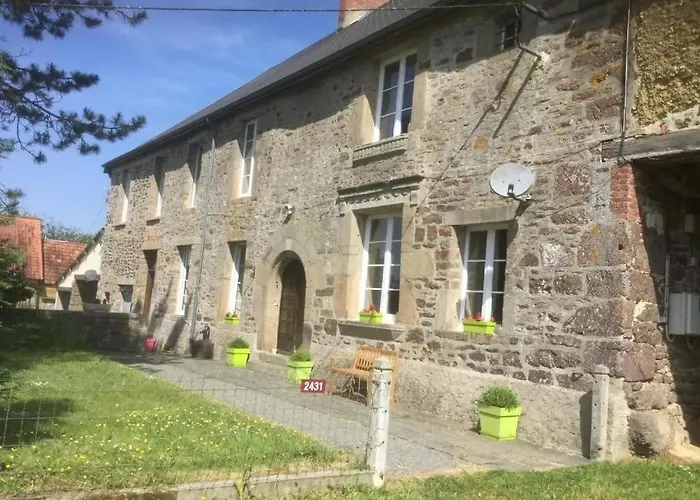La Petellerie, Avec Piscine Pour Un Sejour Detente * Moyon