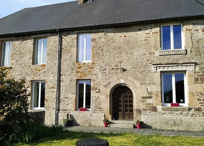 Dom wakacyjny La Petellerie, Avec Piscine Pour Un Sejour Detente Moyon